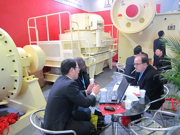 铸钢颚式破碎机展会 铸钢颚式破碎机展会