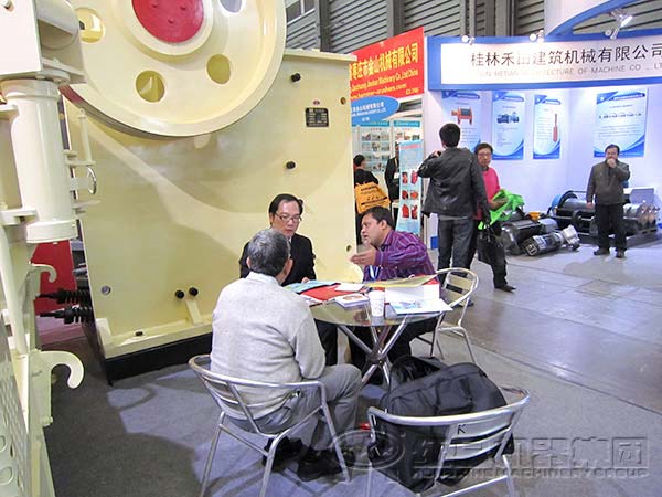 简摆式颚式破碎机展会 简摆式颚式破碎机展会