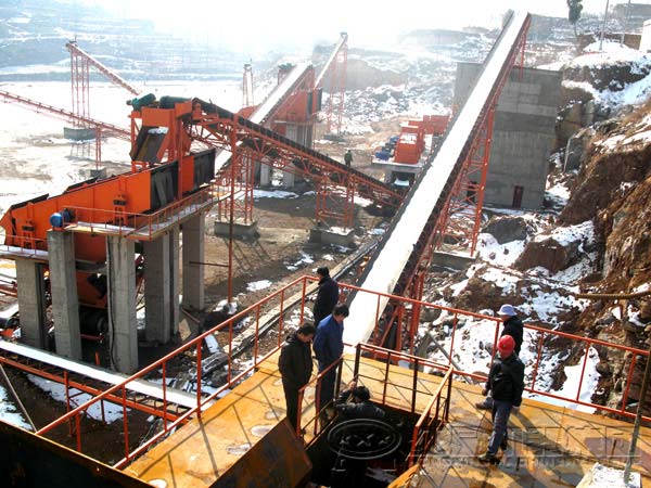 矿石粉碎机在砂石生产线 矿石粉碎机在砂石生产线