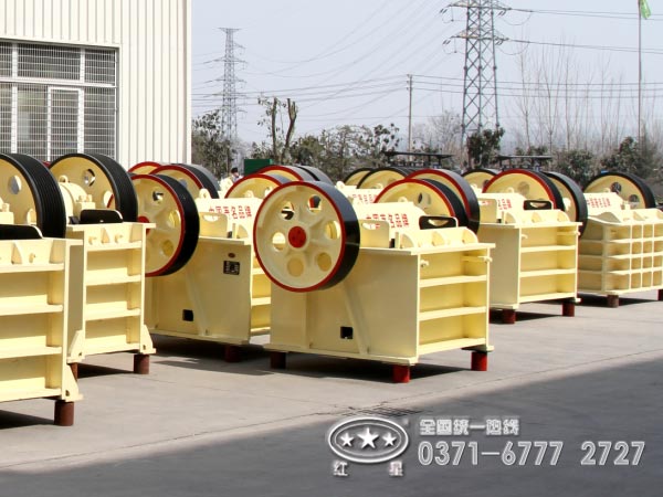 河南QY千亿国际颚式破碎机厂家车间一角 河南QY千亿国际颚式破碎机厂家车间一角