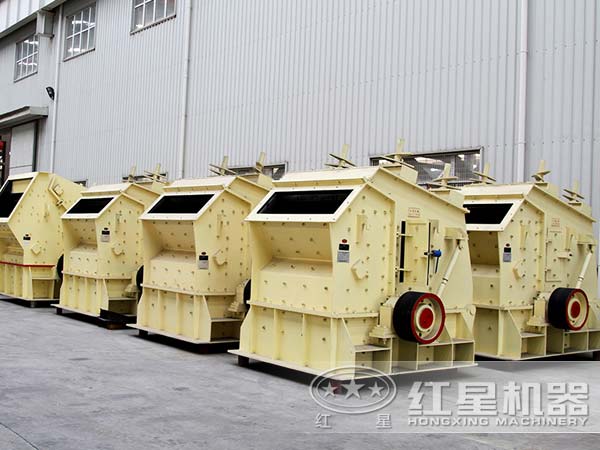 反击细碎机厂区一角 反击细碎机厂区一角