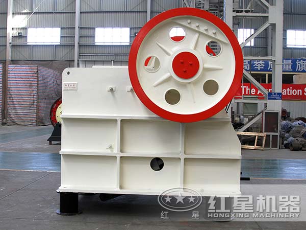 不同角度下的鹅卵石颚式破碎机 不同角度下的鹅卵石颚式破碎机