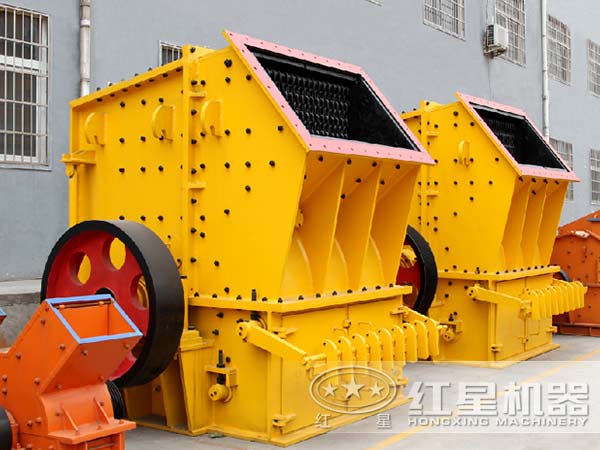 石料破碎机侧面图 石料破碎机侧面图