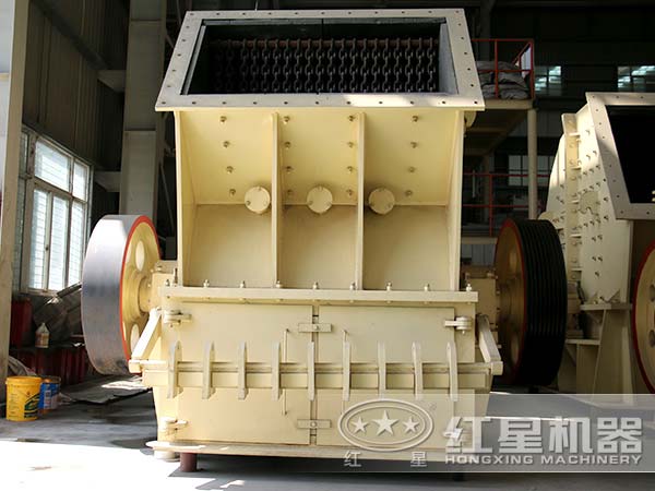 大型石料破碎机正面图 大型石料破碎机正面图