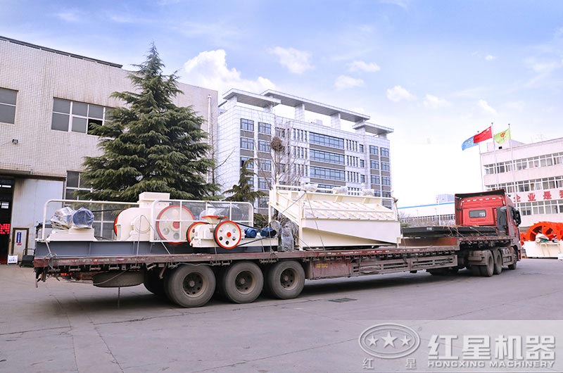 QY千亿国际厂家的对辊破发货现场 QY千亿国际厂家的对辊破发货现场