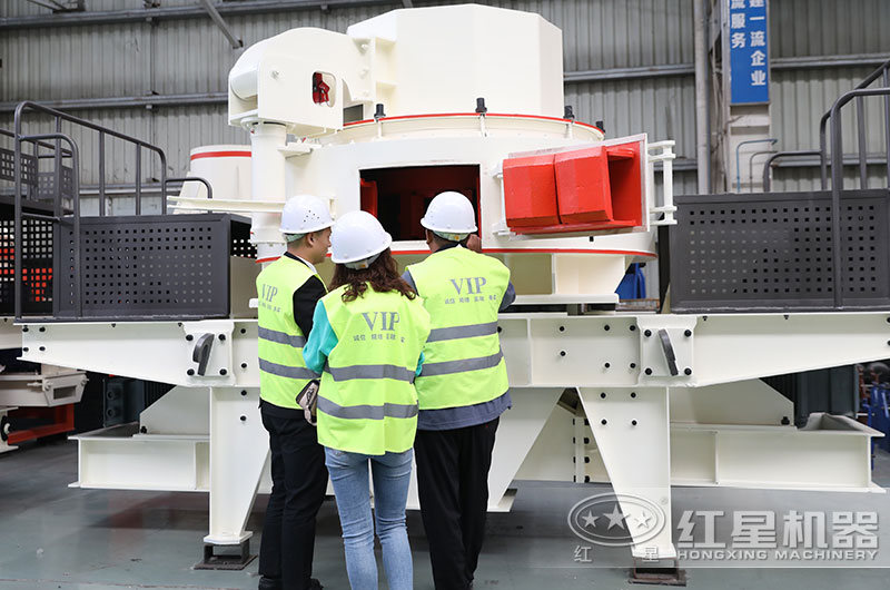 经理陪同客户到车间考察 经理陪同客户到车间考察