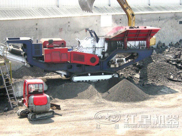 建筑垃圾移动破碎站工作现场 建筑垃圾移动破碎站工作现场