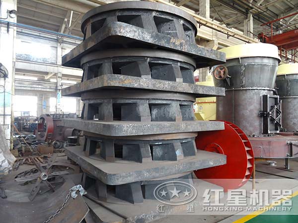 雷蒙磨粉机生产车间 雷蒙磨粉机生产车间