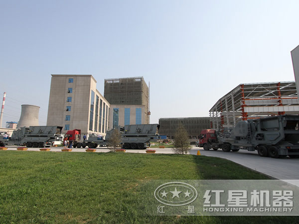 QY千亿国际移动磕石机发货现场 QY千亿国际移动磕石机发货现场