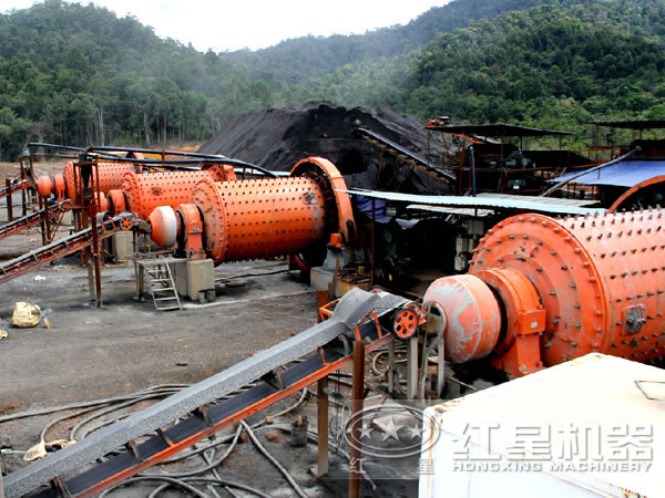 球磨机作业现场 球磨机作业现场