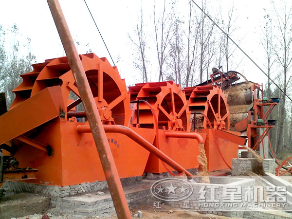 轮斗式洗砂机作业现场 轮斗式洗砂机作业现场