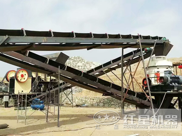 花岗岩制砂生产线施工现场一角 花岗岩制砂生产线施工现场一角