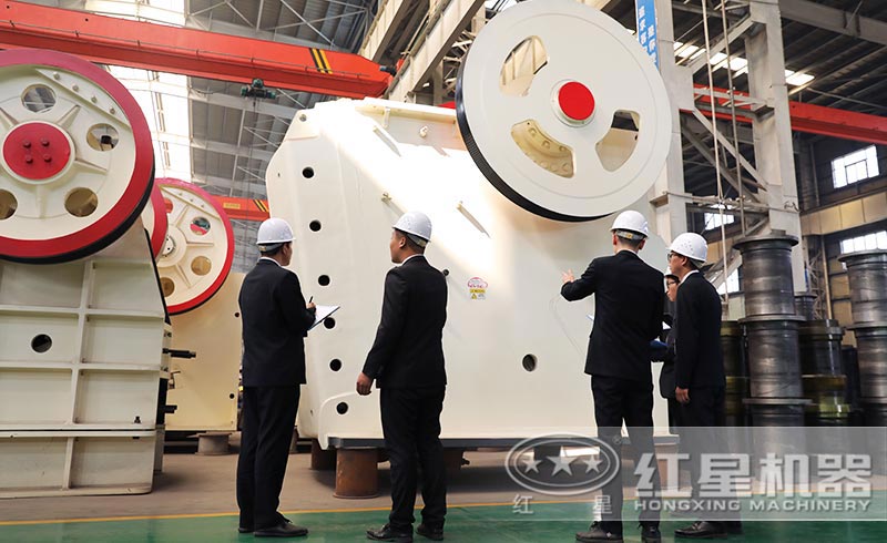 客户来厂考察颚式破碎机 客户来厂考察颚式破碎机