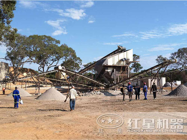 生产多规格成品的环保移动破碎机现场 生产多规格成品的环保移动破碎机现场