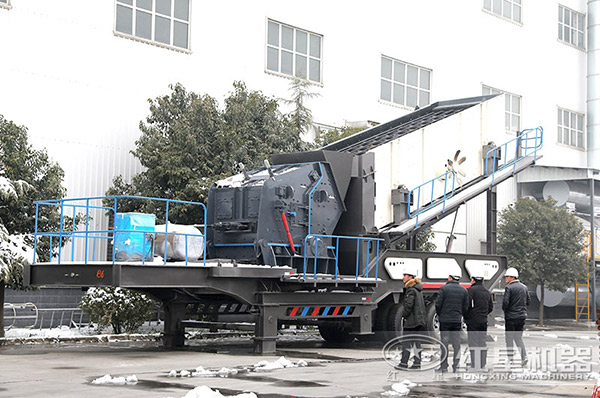 用户来QY千亿国际参观考察汽车流动破石机 用户来QY千亿国际参观考察汽车流动破石机