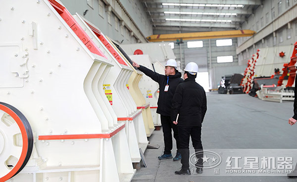 用户来厂参观考察反击碎石机 用户来厂参观考察反击碎石机