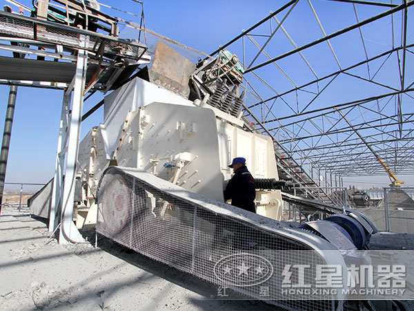 QY千亿国际技术经理为用户进行现场指导 QY千亿国际技术经理为用户进行现场指导