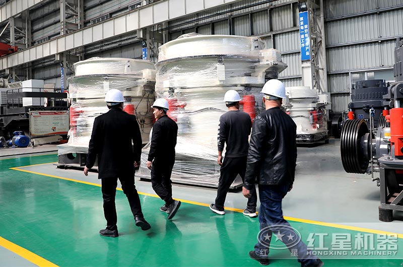 山东用户来厂考察鹅卵石破碎石子设备 山东用户来厂考察鹅卵石破碎石子设备