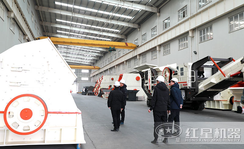 用户来厂参观混凝土破碎机 用户来厂参观混凝土破碎机