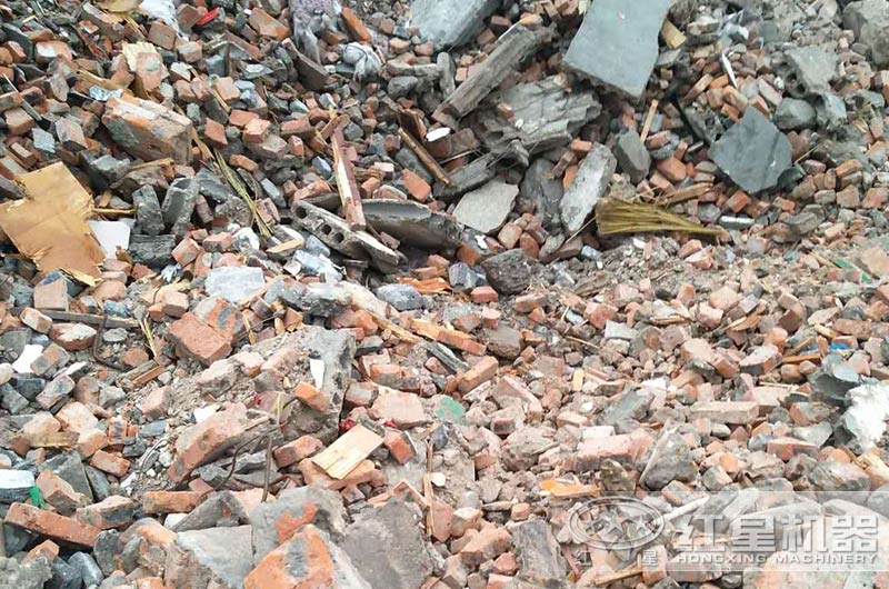 随意堆放的建筑垃圾 随意堆放的建筑垃圾