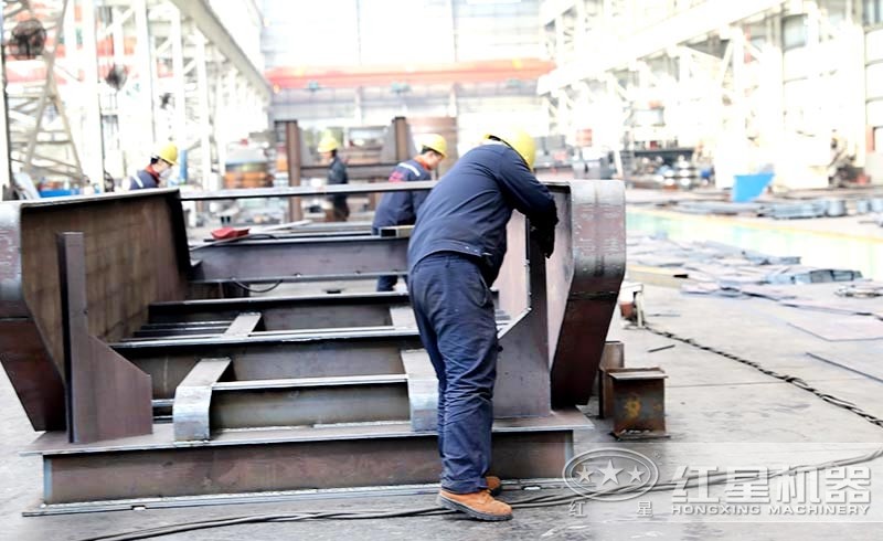 QY千亿国际青石移动磕石机生产车间 QY千亿国际青石移动磕石机生产车间