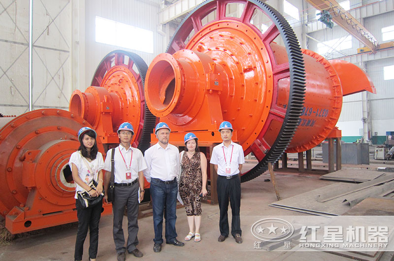 客户来河南QY千亿国际考察球磨机 客户来河南QY千亿国际考察球磨机