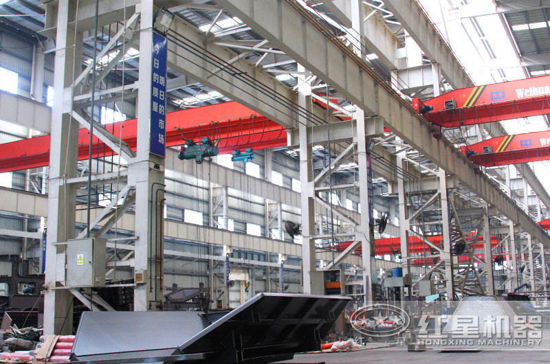 位于郑州的QY千亿国际机器老厂家洗砂机生产车间 位于郑州的QY千亿国际机器老厂家洗砂机生产车间