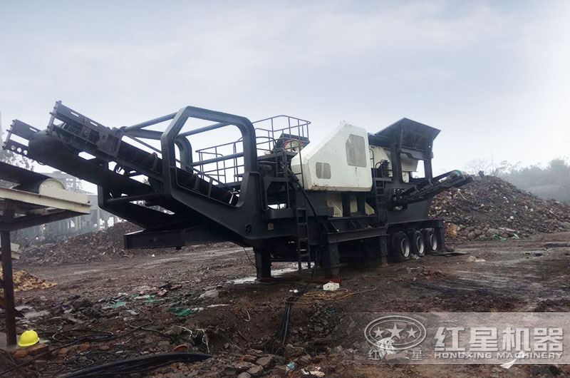 移动750碎石机已经到达又一处破碎现场 移动750碎石机已经到达又一处破碎现场