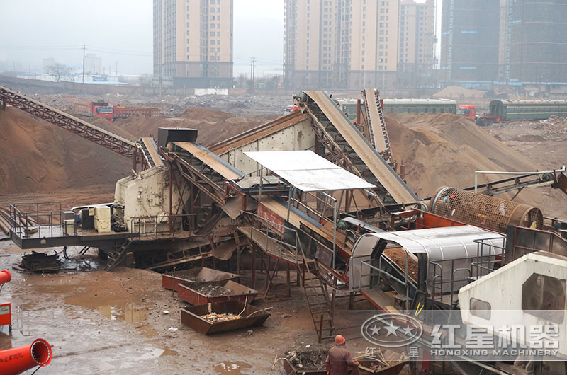 移动式破碎机现场图 移动式破碎机现场图