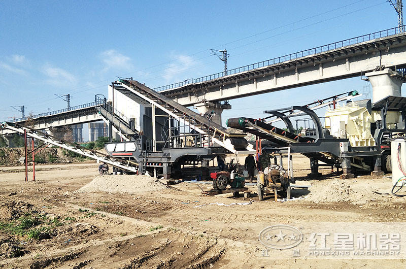 移动式破碎机现场 移动式破碎机现场
