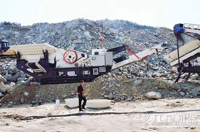 新型履带移动破碎机爬坡上山作业 新型履带移动破碎机爬坡上山作业