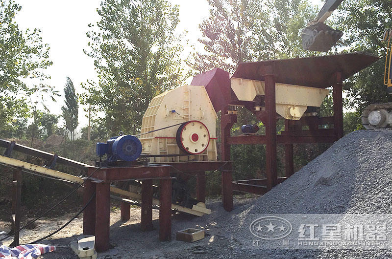 锤式破碎机设备作业现场 锤式破碎机设备作业现场