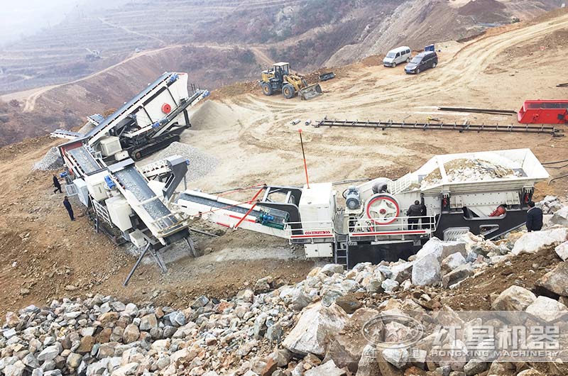 履带移动破碎机设备做石子现场 履带移动破碎机设备做石子现场