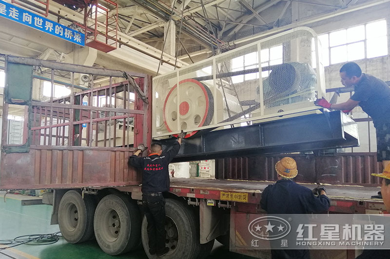 对辊破碎机装车发货 对辊破碎机装车发货