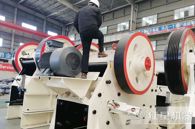 用户来厂考察大产量颚式石头破碎机 用户来厂考察大产量颚式石头破碎机