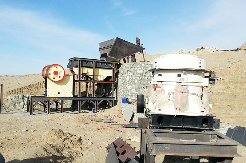 作业中的鄂式破碎机 作业中的鄂式破碎机