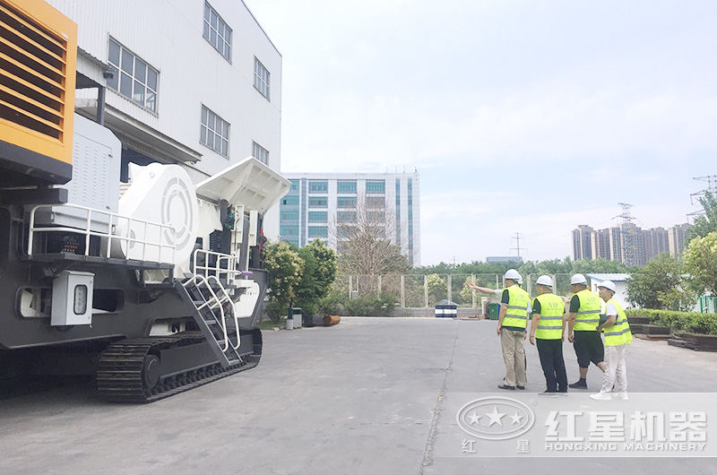 用户来厂参观考察环保全自动石英砂加工生产设备 用户来厂参观考察环保全自动石英砂加工生产设备