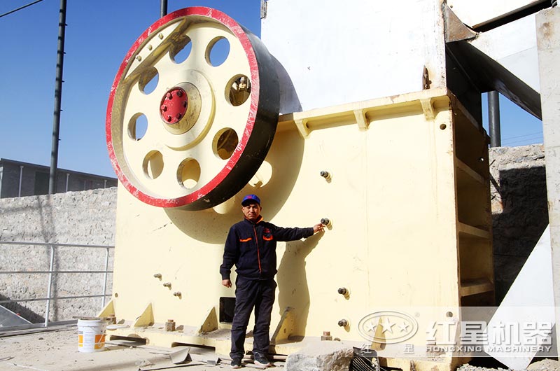 时产500吨铁矿石破碎现场 时产500吨铁矿石破碎现场