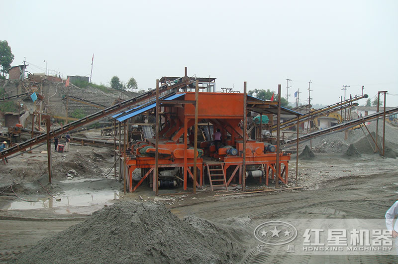 辊式破碎机作业现场 辊式破碎机作业现场