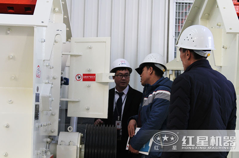 客户来厂考察反击破设备 客户来厂考察反击破设备