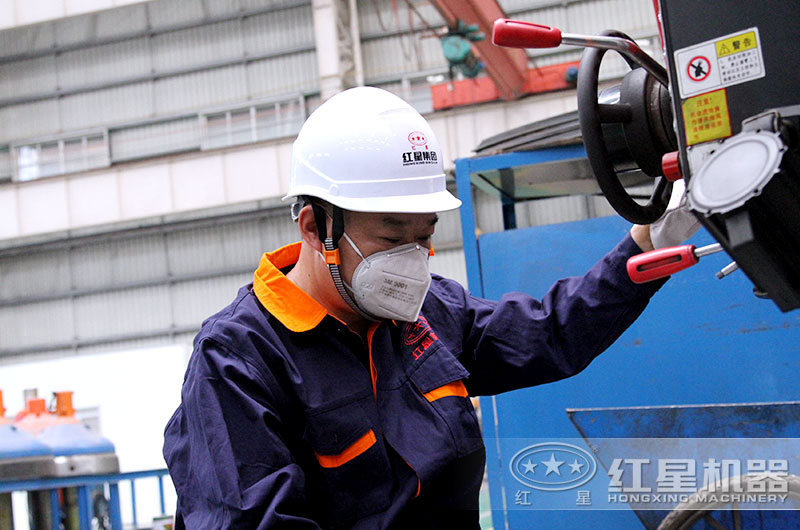 掌握先进生产工艺的QY千亿国际机器生产车间 掌握先进生产工艺的QY千亿国际机器生产车间