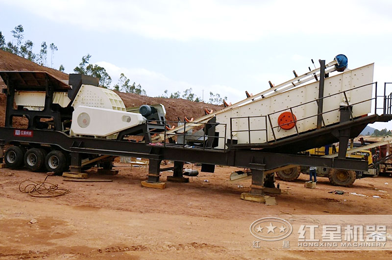 一次成型移动锤式砂石机生产现场 一次成型移动锤式砂石机生产现场