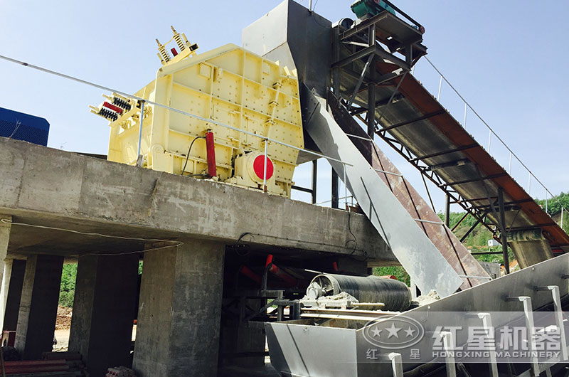 液压反击式破碎机作业现场 液压反击式破碎机作业现场