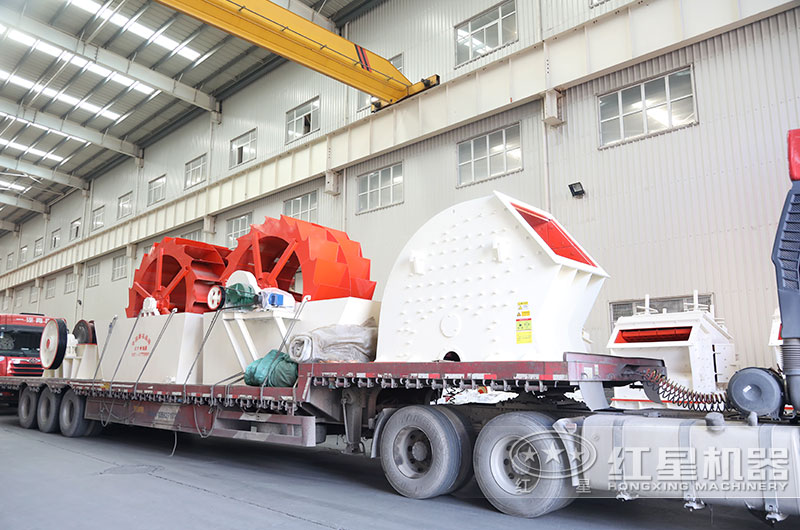 客户订购的锤式破碎机装车现场 客户订购的锤式破碎机装车现场