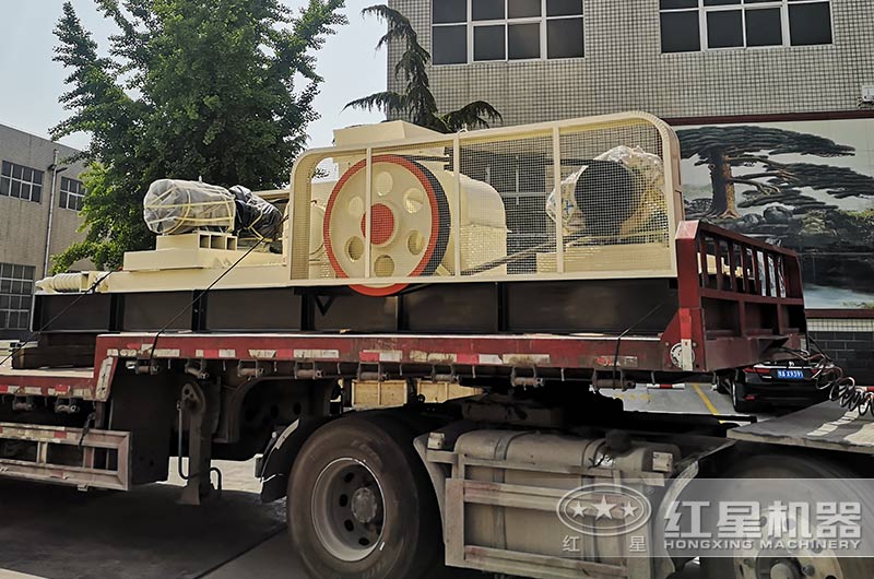 QY千亿国际泥土对辊式破碎机发货现场 QY千亿国际泥土对辊式破碎机发货现场