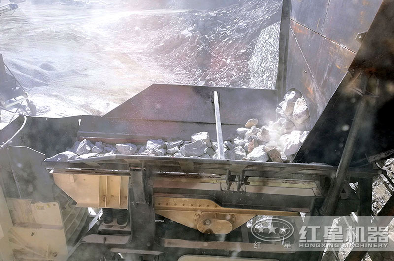 破碎机给料口实拍 破碎机给料口实拍