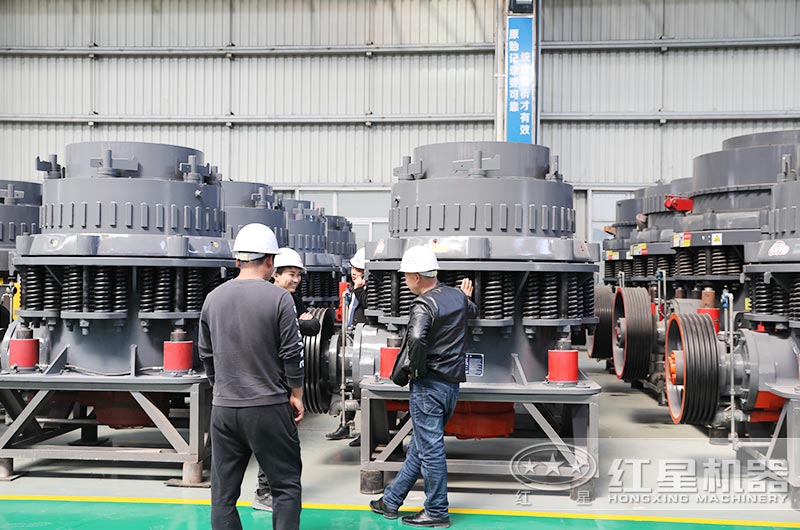 客户来厂参观鹅卵石圆锥破碎机 客户来厂参观鹅卵石圆锥破碎机