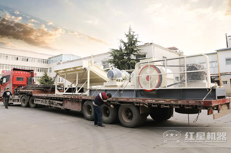 QY千亿国际为巩义用户配置的全套对辊式破碎设备——发货现场 QY千亿国际为巩义用户配置的全套对辊式破碎设备——发货现场